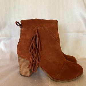 Toms Lunata Fringe Suede ankle bootie  6.5 Side zip 2 1/2 “‎ heel cognac brown.